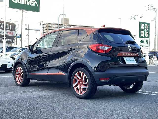 ルノー キャプチャー ルシヨン 徳島県 2014(平26)年 4.7万km 黒Ⅱ 社外メモリナビ/(BT/ワンセグTV/AM/FM/CD/DVD)/クルーズコントロール/バックカメラ/コーナーセンサー/ハロゲンヘッドライト/オートライト/ETC/ステアリングスイッチ/電動格納ミラー/純正17インチアルミホイール/純正フロアマット/プッシュスタート/～カラーコード～/2トーン/ノワールエトワールM: GNE/オランジュルシヨンM: ENZ