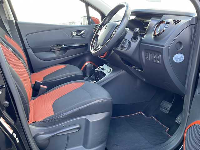 ルノー キャプチャー ルシヨン 徳島県 2014(平26)年 4.7万km 黒Ⅱ 社外メモリナビ/(BT/ワンセグTV/AM/FM/CD/DVD)/クルーズコントロール/バックカメラ/コーナーセンサー/ハロゲンヘッドライト/オートライト/ETC/ステアリングスイッチ/電動格納ミラー/純正17インチアルミホイール/純正フロアマット/プッシュスタート/～カラーコード～/2トーン/ノワールエトワールM: GNE/オランジュルシヨンM: ENZ