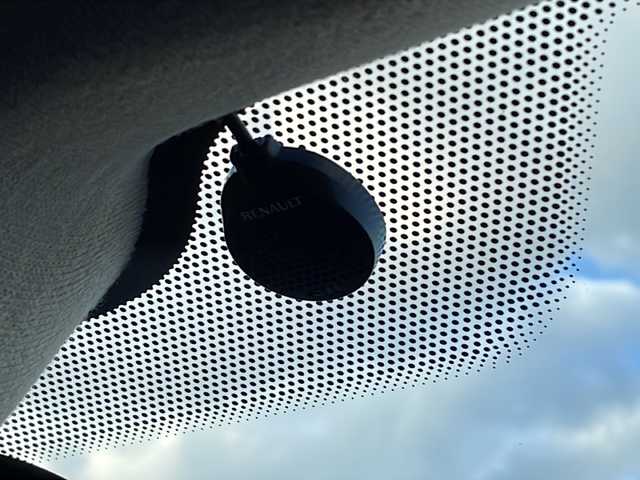 ルノー キャプチャー ルシヨン 徳島県 2014(平26)年 4.7万km 黒Ⅱ 社外メモリナビ/(BT/ワンセグTV/AM/FM/CD/DVD)/クルーズコントロール/バックカメラ/コーナーセンサー/ハロゲンヘッドライト/オートライト/ETC/ステアリングスイッチ/電動格納ミラー/純正17インチアルミホイール/純正フロアマット/プッシュスタート/～カラーコード～/2トーン/ノワールエトワールM: GNE/オランジュルシヨンM: ENZ