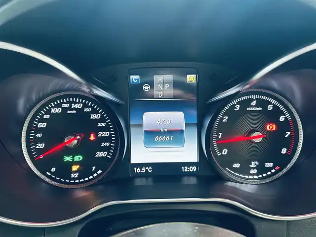 メルセデス・ベンツ ＧＬＣ２００ クーペスポーツ 大阪府 2017(平29)年 6.7万km ダイヤモンドホワイト レーダーセーフティP/ACC/純正ナビ/TV/360度カメラ/純正19インチAW/LEDヘッドライト/電動リアゲート/ブラインドスポット/クリアランスソナー/パドルシフト/ハーフ革/メモリ付きパワーシート/シートヒーター/ETC/ドラレコ