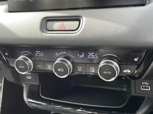 ホンダ ヴェゼル ハイブリッド e:HEV Z 香川県 2025(令7)年 0.1千km クリスタルブラックパール Honda SENSING/・衝突軽減ブレーキ/・誤発進抑制機能/・歩行者事故低減ステアリング/・路外逸脱抑制機能/・渋滞追従機能付きアダプティブクルーズコントロール/・車線維持支援システム /純正9インチナビ/(Bluetooth/FM/AM/Apple CarPlay/Android Auto/フルセグTV)/バックカメラ/ブラインドスポットモニター/ハンズフリー電動リアゲート/アダプティブドライビングビーム/LEDシーケンシャルターンシグナルランプ/前席シートヒーター/ビルトインETC2.0/純正18インチアルミホイール/コンビシート/パドルシフト/本革巻きステアリング/ステアリングリモコン/置くだけ充電/プッシュスタート/スマートキー/スペアキー