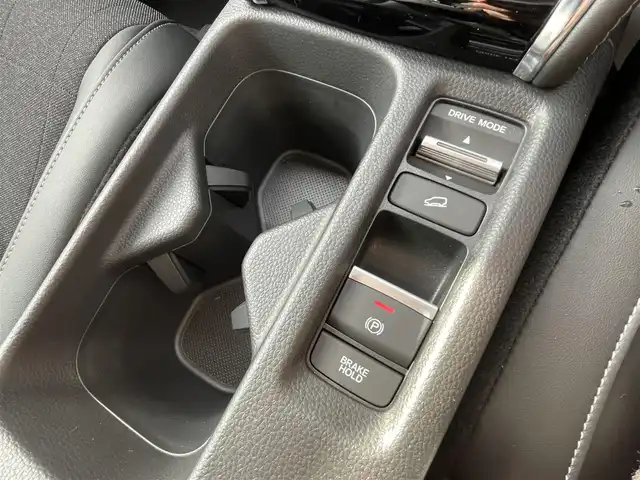 ホンダ ヴェゼル ハイブリッド e:HEV Z 香川県 2025(令7)年 0.1千km クリスタルブラックパール Honda SENSING/・衝突軽減ブレーキ/・誤発進抑制機能/・歩行者事故低減ステアリング/・路外逸脱抑制機能/・渋滞追従機能付きアダプティブクルーズコントロール/・車線維持支援システム /純正9インチナビ/(Bluetooth/FM/AM/Apple CarPlay/Android Auto/フルセグTV)/バックカメラ/ブラインドスポットモニター/ハンズフリー電動リアゲート/アダプティブドライビングビーム/LEDシーケンシャルターンシグナルランプ/前席シートヒーター/ビルトインETC2.0/純正18インチアルミホイール/コンビシート/パドルシフト/本革巻きステアリング/ステアリングリモコン/置くだけ充電/プッシュスタート/スマートキー/スペアキー