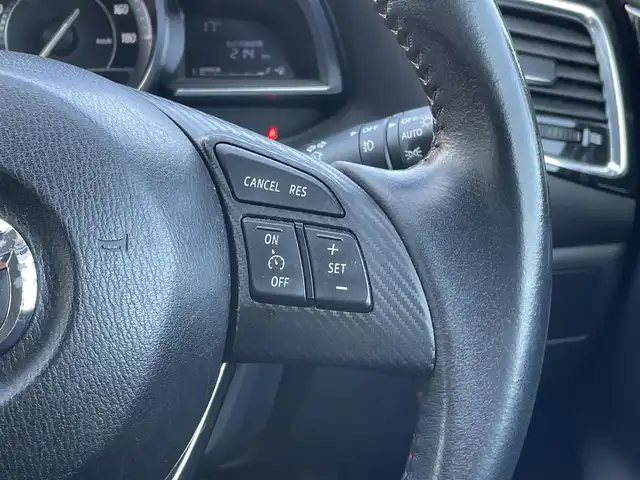 マツダ アクセラ ハイブリッド S 東京都 2015(平27)年 8.1万km 紺 純正ナビ/バックカメラ/フルセグTV/Bluetooth/ETC/ブラインドスポットモニター/リアビークルモニタリングシステム/アダプティブフロントライティングシステム/純正フロアマット/サイドバイザー/フォグライト/ステアリングスイッチ/オートライト/16インチアルミホイール