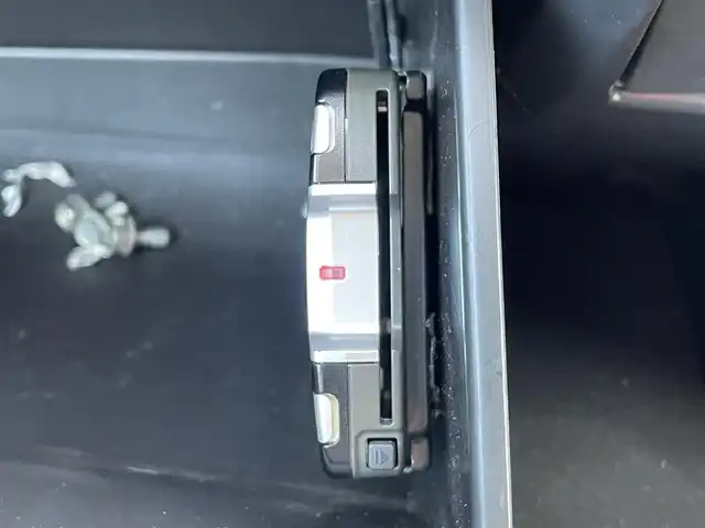 マツダ アクセラ ハイブリッド S 東京都 2015(平27)年 8.1万km 紺 純正ナビ/バックカメラ/フルセグTV/Bluetooth/ETC/ブラインドスポットモニター/リアビークルモニタリングシステム/アダプティブフロントライティングシステム/純正フロアマット/サイドバイザー/フォグライト/ステアリングスイッチ/オートライト/16インチアルミホイール