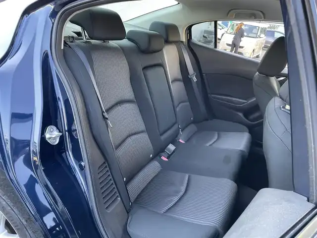 マツダ アクセラ ハイブリッド S 東京都 2015(平27)年 8.1万km 紺 純正ナビ/バックカメラ/フルセグTV/Bluetooth/ETC/ブラインドスポットモニター/リアビークルモニタリングシステム/アダプティブフロントライティングシステム/純正フロアマット/サイドバイザー/フォグライト/ステアリングスイッチ/オートライト/16インチアルミホイール