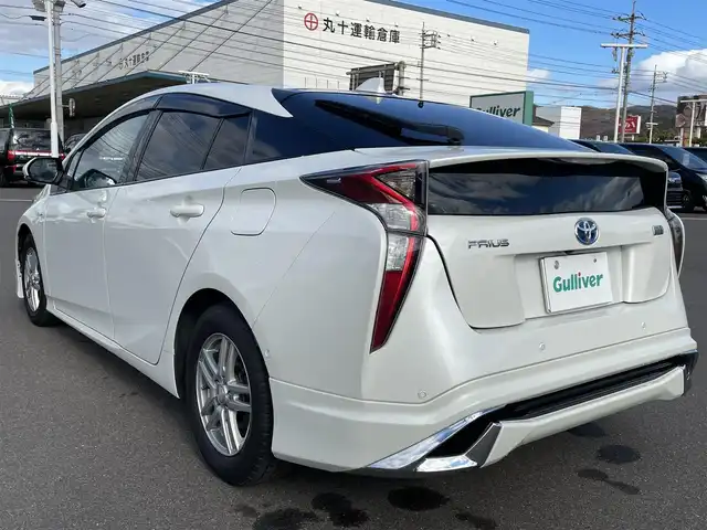 トヨタ プリウス A 岡山県 2016(平28)年 7万km ホワイトパールクリスタルシャイン 登録時走行距離：　70069km/禁煙車/サンルーフ/モデリスタエアロ/ヘッドアップディスプレイ/ALPINEナビ(型番:X9V)/　(CD/DVD/フルセグTV/Bluetooth)/バックカメラ/クルーズコントロール(追従走行あり)/衝突被害軽減システム/車線逸脱警報（レーンキープアシスト）/コーナーセンサー/革巻きステアリング/ステアリングスイッチ/Clazzioレザー調シートカバー/純正LEDヘッドライト/フォグライト/オートライト/プッシュスタート/スマートキー/アイドリングストップ/社外アルミホイール 15インチ/ドアバイザー/ウインカーミラー/電動格納ミラー/オートリトラミラー/純正フロアマット/横滑防止装置/盗難防止装置