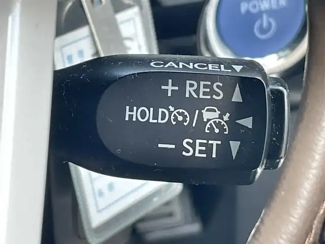 トヨタ プリウス A 岡山県 2016(平28)年 7万km ホワイトパールクリスタルシャイン 登録時走行距離：　70069km/禁煙車/サンルーフ/モデリスタエアロ/ヘッドアップディスプレイ/ALPINEナビ(型番:X9V)/　(CD/DVD/フルセグTV/Bluetooth)/バックカメラ/クルーズコントロール(追従走行あり)/衝突被害軽減システム/車線逸脱警報（レーンキープアシスト）/コーナーセンサー/革巻きステアリング/ステアリングスイッチ/Clazzioレザー調シートカバー/純正LEDヘッドライト/フォグライト/オートライト/プッシュスタート/スマートキー/アイドリングストップ/社外アルミホイール 15インチ/ドアバイザー/ウインカーミラー/電動格納ミラー/オートリトラミラー/純正フロアマット/横滑防止装置/盗難防止装置