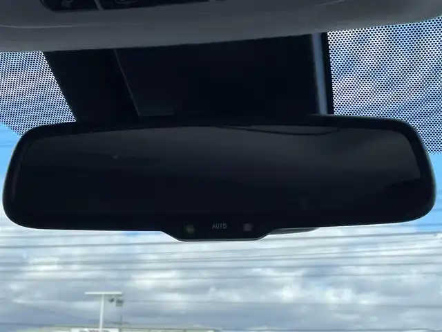 トヨタ プリウス A 岡山県 2016(平28)年 7万km ホワイトパールクリスタルシャイン 登録時走行距離：　70069km/禁煙車/サンルーフ/モデリスタエアロ/ヘッドアップディスプレイ/ALPINEナビ(型番:X9V)/　(CD/DVD/フルセグTV/Bluetooth)/バックカメラ/クルーズコントロール(追従走行あり)/衝突被害軽減システム/車線逸脱警報（レーンキープアシスト）/コーナーセンサー/革巻きステアリング/ステアリングスイッチ/Clazzioレザー調シートカバー/純正LEDヘッドライト/フォグライト/オートライト/プッシュスタート/スマートキー/アイドリングストップ/社外アルミホイール 15インチ/ドアバイザー/ウインカーミラー/電動格納ミラー/オートリトラミラー/純正フロアマット/横滑防止装置/盗難防止装置