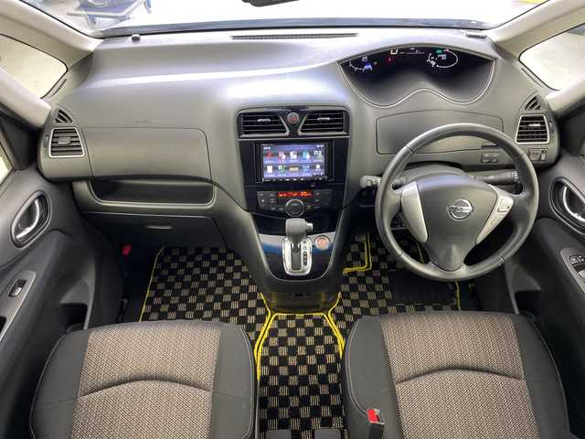 日産 セレナ HWS S HV Vセレ +Sefty 岐阜県 2015(平27)年 3.8万km ブリリアントシルバー 7型ナビゲーション【CN-E300D】/ワンセグテレビ/Bluetooth/CD/両側パワースライドドア/車線逸脱警報機能/衝突軽減被害機能/クルーズコントロール/革巻きステアリング/ステアリングリモコン/社外前方ドラレコ/ETC/LEDヘッドライト/オートライト/横滑り防止装置