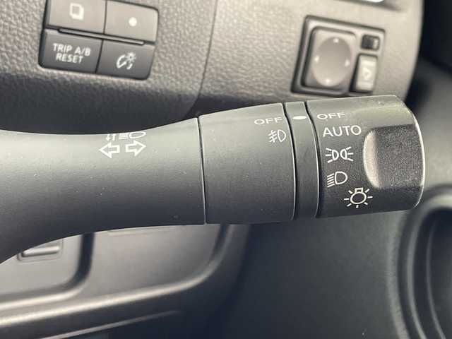 日産 セレナ HWS S HV Vセレ +Sefty 岐阜県 2015(平27)年 3.8万km ブリリアントシルバー 7型ナビゲーション【CN-E300D】/ワンセグテレビ/Bluetooth/CD/両側パワースライドドア/車線逸脱警報機能/衝突軽減被害機能/クルーズコントロール/革巻きステアリング/ステアリングリモコン/社外前方ドラレコ/ETC/LEDヘッドライト/オートライト/横滑り防止装置