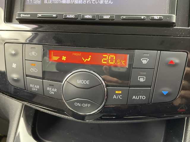 日産 セレナ HWS S HV Vセレ +Sefty 岐阜県 2015(平27)年 3.8万km ブリリアントシルバー 7型ナビゲーション【CN-E300D】/ワンセグテレビ/Bluetooth/CD/両側パワースライドドア/車線逸脱警報機能/衝突軽減被害機能/クルーズコントロール/革巻きステアリング/ステアリングリモコン/社外前方ドラレコ/ETC/LEDヘッドライト/オートライト/横滑り防止装置