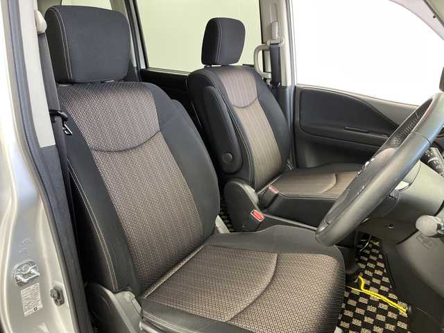 日産 セレナ HWS S HV Vセレ +Sefty 岐阜県 2015(平27)年 3.8万km ブリリアントシルバー 7型ナビゲーション【CN-E300D】/ワンセグテレビ/Bluetooth/CD/両側パワースライドドア/車線逸脱警報機能/衝突軽減被害機能/クルーズコントロール/革巻きステアリング/ステアリングリモコン/社外前方ドラレコ/ETC/LEDヘッドライト/オートライト/横滑り防止装置