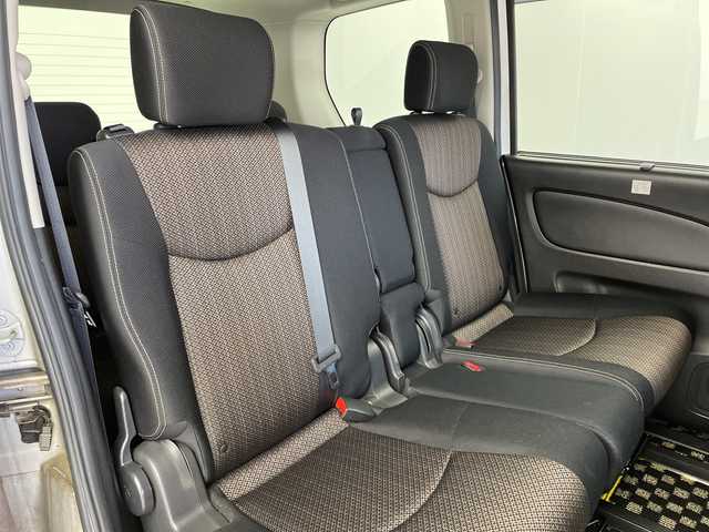 日産 セレナ HWS S HV Vセレ +Sefty 岐阜県 2015(平27)年 3.8万km ブリリアントシルバー 7型ナビゲーション【CN-E300D】/ワンセグテレビ/Bluetooth/CD/両側パワースライドドア/車線逸脱警報機能/衝突軽減被害機能/クルーズコントロール/革巻きステアリング/ステアリングリモコン/社外前方ドラレコ/ETC/LEDヘッドライト/オートライト/横滑り防止装置