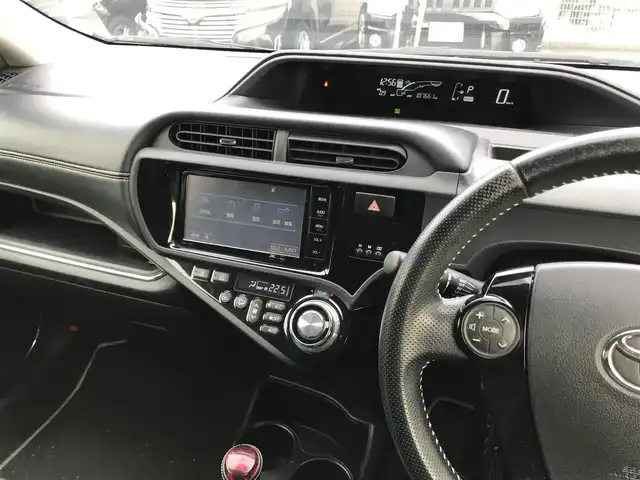 トヨタ アクア G G’s 栃木県 2015(平27)年 10.8万km ライムホワイトパールクリスタルシャイン (株)IDOMが運営する【じしゃロン小山店】の自社ローン対象車両になります。こちらは現金ご利用時の価格です。/自社ローンご希望の方は別途その旨お申付け下さい。//禁煙車/純正フルセグナビ/（CD/DVD/AM/FMラジオ）/(Bluetooth)/スマートキー/プッシュスタート/バックカメラ/ＥＴＣ/クルーズコントロール/ドライブレコーダー/シートヒーター/ステアリングリモコン/電動格納ドアミラー/パワーウインドウ/オートライト/防眩ミラー