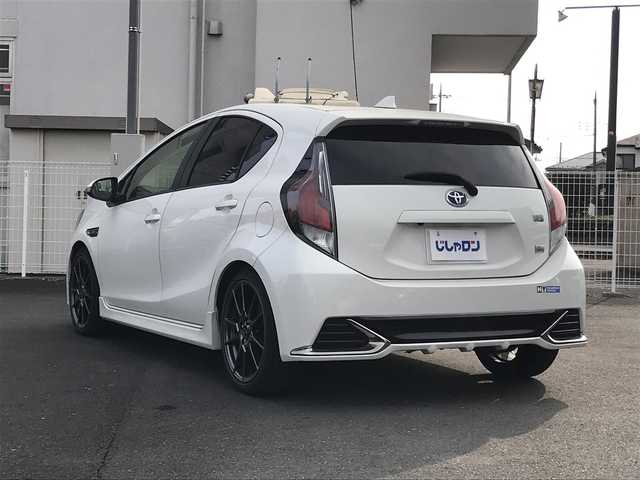 トヨタ アクア G G’s 千葉県 2015(平27)年 10.8万km ライムホワイトパールクリスタルシャイン (株)IDOMが運営する【じしゃロン柏店】の自社ローン対象車両になります。こちらは現金ご利用時の価格です。/自社ローンご希望の方は別途その旨お申付け下さい。//禁煙車/純正フルセグナビ/（CD/DVD/AM/FMラジオ）/(Bluetooth)/スマートキー/プッシュスタート/バックカメラ/ＥＴＣ/クルーズコントロール/ドライブレコーダー/シートヒーター/ステアリングリモコン/電動格納ドアミラー/パワーウインドウ/オートライト/防眩ミラー