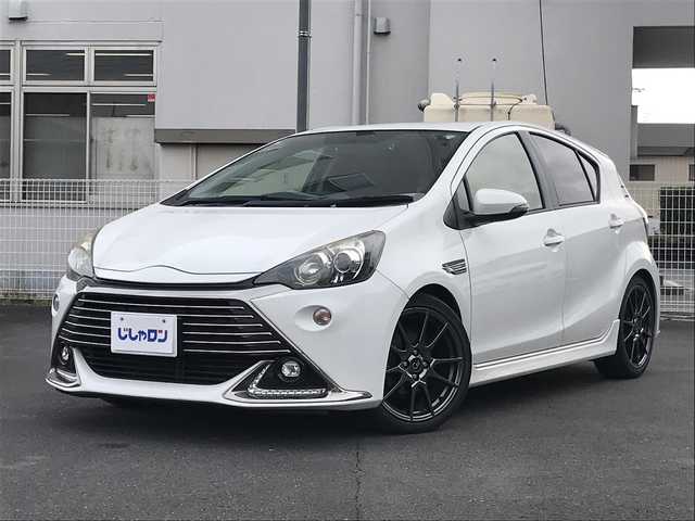トヨタ アクア G G’s 千葉県 2015(平27)年 10.8万km ライムホワイトパールクリスタルシャイン (株)IDOMが運営する【じしゃロン柏店】の自社ローン対象車両になります。こちらは現金ご利用時の価格です。/自社ローンご希望の方は別途その旨お申付け下さい。//禁煙車/純正フルセグナビ/（CD/DVD/AM/FMラジオ）/(Bluetooth)/スマートキー/プッシュスタート/バックカメラ/ＥＴＣ/クルーズコントロール/ドライブレコーダー/シートヒーター/ステアリングリモコン/電動格納ドアミラー/パワーウインドウ/オートライト/防眩ミラー