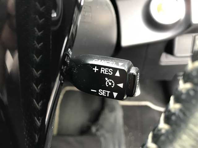 トヨタ アクア G G’s 千葉県 2015(平27)年 10.8万km ライムホワイトパールクリスタルシャイン (株)IDOMが運営する【じしゃロン柏店】の自社ローン対象車両になります。こちらは現金ご利用時の価格です。/自社ローンご希望の方は別途その旨お申付け下さい。//禁煙車/純正フルセグナビ/（CD/DVD/AM/FMラジオ）/(Bluetooth)/スマートキー/プッシュスタート/バックカメラ/ＥＴＣ/クルーズコントロール/ドライブレコーダー/シートヒーター/ステアリングリモコン/電動格納ドアミラー/パワーウインドウ/オートライト/防眩ミラー