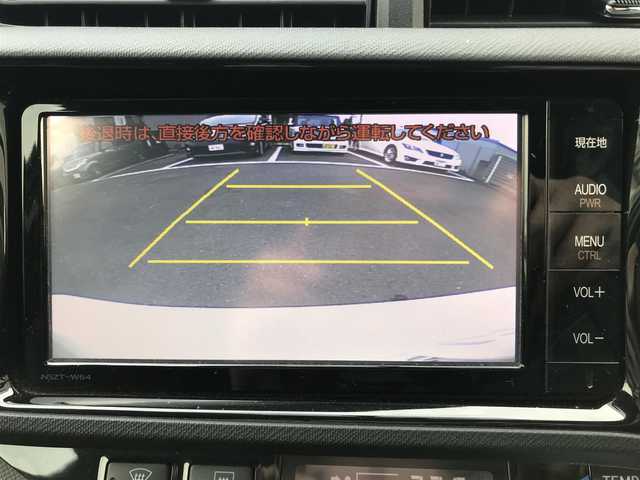 トヨタ アクア G G’s 千葉県 2015(平27)年 10.8万km ライムホワイトパールクリスタルシャイン (株)IDOMが運営する【じしゃロン柏店】の自社ローン対象車両になります。こちらは現金ご利用時の価格です。/自社ローンご希望の方は別途その旨お申付け下さい。//禁煙車/純正フルセグナビ/（CD/DVD/AM/FMラジオ）/(Bluetooth)/スマートキー/プッシュスタート/バックカメラ/ＥＴＣ/クルーズコントロール/ドライブレコーダー/シートヒーター/ステアリングリモコン/電動格納ドアミラー/パワーウインドウ/オートライト/防眩ミラー