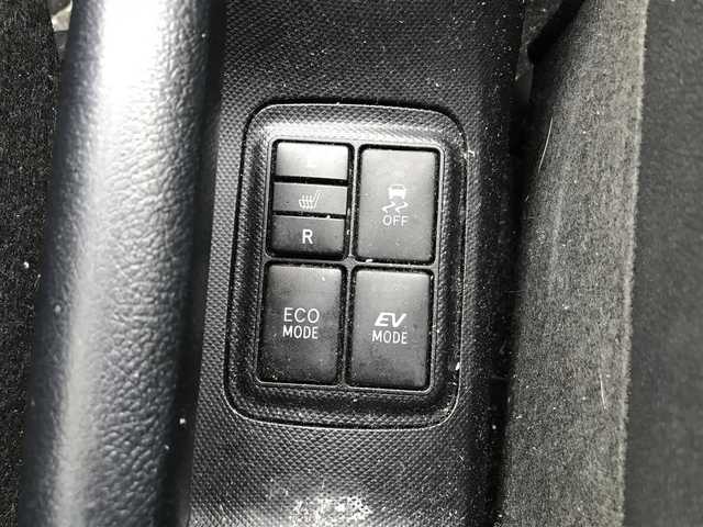 トヨタ アクア G G’s 千葉県 2015(平27)年 10.8万km ライムホワイトパールクリスタルシャイン (株)IDOMが運営する【じしゃロン柏店】の自社ローン対象車両になります。こちらは現金ご利用時の価格です。/自社ローンご希望の方は別途その旨お申付け下さい。//禁煙車/純正フルセグナビ/（CD/DVD/AM/FMラジオ）/(Bluetooth)/スマートキー/プッシュスタート/バックカメラ/ＥＴＣ/クルーズコントロール/ドライブレコーダー/シートヒーター/ステアリングリモコン/電動格納ドアミラー/パワーウインドウ/オートライト/防眩ミラー