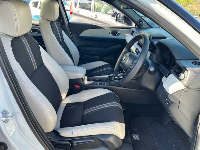 ホンダ ヴェゼル ハイブリッド e:HEV Z PLaYパッケージ 静岡県 2024(令6)年 0.4万km プレミアムサンライトホワイトパール ワンオーナー/純正ナビ/フルセグテレビ/Bluetooth/全方位カメラ/純正フロアマット/スカイルーフ/オートライト/LEDヘッドライト/ブレーキホールド/ビルトイン2.0ETC/レーダークルーズコントロール/パドルシフト/パワーバックドア/デジタルインナーミラー