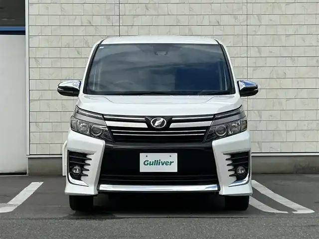トヨタ ヴォクシー ZS 煌Ⅱ 福岡県 2016(平28)年 7.9万km ホワイトパールクリスタルシャイン 純正9型SDナビ(フルセグTV/CD/DVD/BT)/トヨタセーフティ/後席フリップダウンモニター/両側電動/ステアリングスイッチ/ETC/純正LED/純正フロアマット/純正アルミホイール/スペアキー/プッシュスタート/スマートキー
