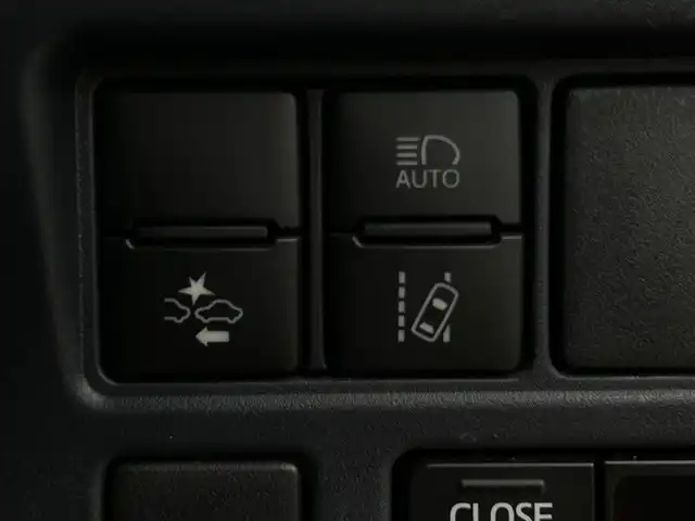 トヨタ ヴォクシー ZS 煌Ⅱ 福岡県 2016(平28)年 7.9万km ホワイトパールクリスタルシャイン 純正9型SDナビ(フルセグTV/CD/DVD/BT)/トヨタセーフティ/後席フリップダウンモニター/両側電動/ステアリングスイッチ/ETC/純正LED/純正フロアマット/純正アルミホイール/スペアキー/プッシュスタート/スマートキー