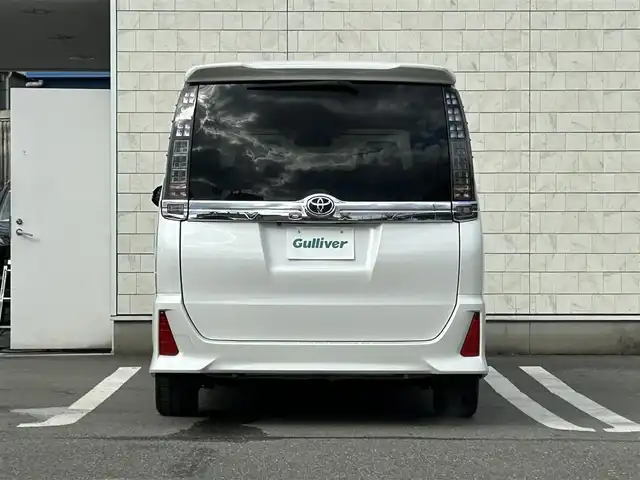 トヨタ ヴォクシー ZS 煌Ⅱ 福岡県 2016(平28)年 7.9万km ホワイトパールクリスタルシャイン 純正9型SDナビ(フルセグTV/CD/DVD/BT)/トヨタセーフティ/後席フリップダウンモニター/両側電動/ステアリングスイッチ/ETC/純正LED/純正フロアマット/純正アルミホイール/スペアキー/プッシュスタート/スマートキー