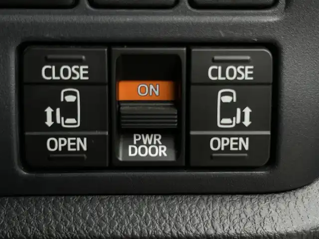 トヨタ ヴォクシー ZS 煌Ⅱ 福岡県 2016(平28)年 7.9万km ホワイトパールクリスタルシャイン 純正9型SDナビ(フルセグTV/CD/DVD/BT)/トヨタセーフティ/後席フリップダウンモニター/両側電動/ステアリングスイッチ/ETC/純正LED/純正フロアマット/純正アルミホイール/スペアキー/プッシュスタート/スマートキー