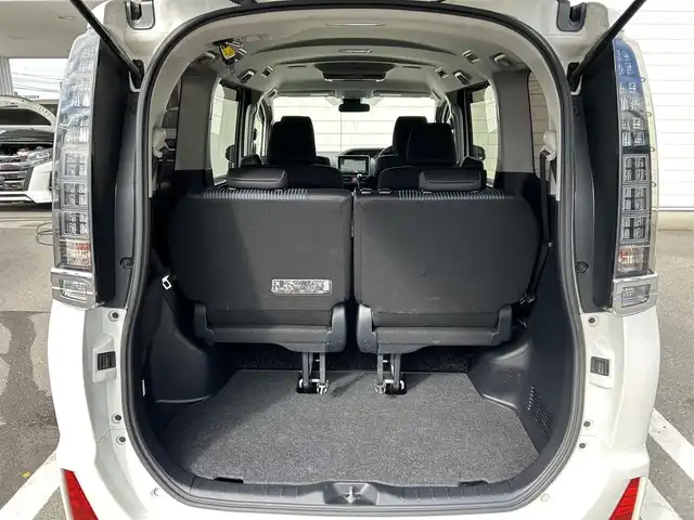 トヨタ ヴォクシー ZS 煌Ⅱ 福岡県 2016(平28)年 7.9万km ホワイトパールクリスタルシャイン 純正9型SDナビ(フルセグTV/CD/DVD/BT)/トヨタセーフティ/後席フリップダウンモニター/両側電動/ステアリングスイッチ/ETC/純正LED/純正フロアマット/純正アルミホイール/スペアキー/プッシュスタート/スマートキー