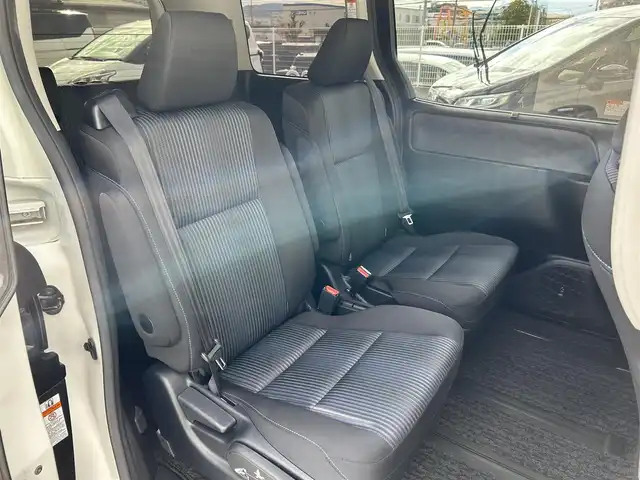 トヨタ ヴォクシー ZS 煌Ⅱ 福岡県 2016(平28)年 7.9万km ホワイトパールクリスタルシャイン 純正9型SDナビ(フルセグTV/CD/DVD/BT)/トヨタセーフティ/後席フリップダウンモニター/両側電動/ステアリングスイッチ/ETC/純正LED/純正フロアマット/純正アルミホイール/スペアキー/プッシュスタート/スマートキー