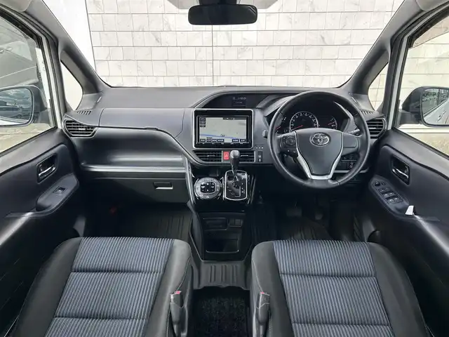 トヨタ ヴォクシー ZS 煌Ⅱ 福岡県 2016(平28)年 7.9万km ホワイトパールクリスタルシャイン 純正9型SDナビ(フルセグTV/CD/DVD/BT)/トヨタセーフティ/後席フリップダウンモニター/両側電動/ステアリングスイッチ/ETC/純正LED/純正フロアマット/純正アルミホイール/スペアキー/プッシュスタート/スマートキー