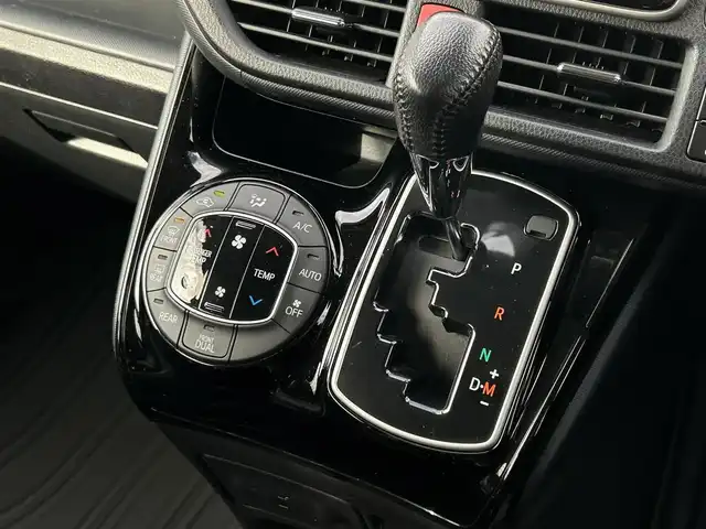 トヨタ ヴォクシー ZS 煌Ⅱ 福岡県 2016(平28)年 7.9万km ホワイトパールクリスタルシャイン 純正9型SDナビ(フルセグTV/CD/DVD/BT)/トヨタセーフティ/後席フリップダウンモニター/両側電動/ステアリングスイッチ/ETC/純正LED/純正フロアマット/純正アルミホイール/スペアキー/プッシュスタート/スマートキー