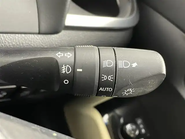 トヨタ アルファードハイブリット エグゼクティブ ラウンジ 千葉県 2016(平28)年 6.7万km ラグジュアリーホワイトパールクリスタルシャインガラスフレーク 禁煙車/４WD/トヨタセーフティセンス/・クリアランスソナー/・プリクラッシュセーフティブレーキ/・クルーズコントロール/JBLプレミアムサウンド/両側パワースライドドア/パワーバックドア/ツインサンルーフ/12.1型フリップダウンモニター/純正９型ディスプレイオーディオナビ/・CD/DVD/USB/AUX/HDMI/Bluetooth/フルセグTV/・バックカメラ/・ビルトインETC/革巻きステアリング/・ステアリングスイッチ/100V電源/レザーシート/・DNセカンドパワーシート/・D席メモリ付き/・DNシートヒーター/・オットマン/電子パーキング/・ブレーキホールド/社外フロアマット/純正１７インチAW/オートライト/・LEDヘッドライト/・LEDフォグランプ