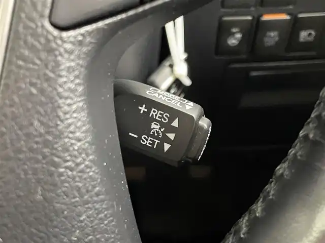 トヨタ アルファードハイブリット エグゼクティブ ラウンジ 千葉県 2016(平28)年 6.7万km ラグジュアリーホワイトパールクリスタルシャインガラスフレーク 禁煙車/４WD/トヨタセーフティセンス/・クリアランスソナー/・プリクラッシュセーフティブレーキ/・クルーズコントロール/JBLプレミアムサウンド/両側パワースライドドア/パワーバックドア/ツインサンルーフ/12.1型フリップダウンモニター/純正９型ディスプレイオーディオナビ/・CD/DVD/USB/AUX/HDMI/Bluetooth/フルセグTV/・バックカメラ/・ビルトインETC/革巻きステアリング/・ステアリングスイッチ/100V電源/レザーシート/・DNセカンドパワーシート/・D席メモリ付き/・DNシートヒーター/・オットマン/電子パーキング/・ブレーキホールド/社外フロアマット/純正１７インチAW/オートライト/・LEDヘッドライト/・LEDフォグランプ