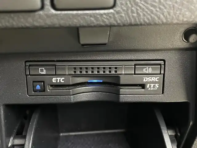 トヨタ アルファードハイブリット エグゼクティブ ラウンジ 千葉県 2016(平28)年 6.7万km ラグジュアリーホワイトパールクリスタルシャインガラスフレーク 禁煙車/４WD/トヨタセーフティセンス/・クリアランスソナー/・プリクラッシュセーフティブレーキ/・クルーズコントロール/JBLプレミアムサウンド/両側パワースライドドア/パワーバックドア/ツインサンルーフ/12.1型フリップダウンモニター/純正９型ディスプレイオーディオナビ/・CD/DVD/USB/AUX/HDMI/Bluetooth/フルセグTV/・バックカメラ/・ビルトインETC/革巻きステアリング/・ステアリングスイッチ/100V電源/レザーシート/・DNセカンドパワーシート/・D席メモリ付き/・DNシートヒーター/・オットマン/電子パーキング/・ブレーキホールド/社外フロアマット/純正１７インチAW/オートライト/・LEDヘッドライト/・LEDフォグランプ