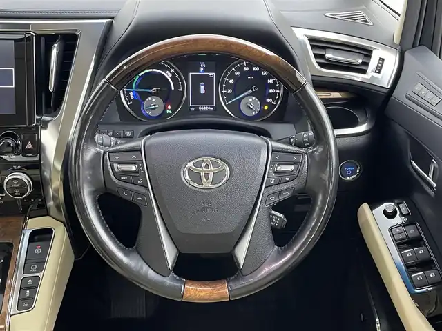 トヨタ アルファードハイブリット エグゼクティブ ラウンジ 千葉県 2016(平28)年 6.7万km ラグジュアリーホワイトパールクリスタルシャインガラスフレーク 禁煙車/４WD/トヨタセーフティセンス/・クリアランスソナー/・プリクラッシュセーフティブレーキ/・クルーズコントロール/JBLプレミアムサウンド/両側パワースライドドア/パワーバックドア/ツインサンルーフ/12.1型フリップダウンモニター/純正９型ディスプレイオーディオナビ/・CD/DVD/USB/AUX/HDMI/Bluetooth/フルセグTV/・バックカメラ/・ビルトインETC/革巻きステアリング/・ステアリングスイッチ/100V電源/レザーシート/・DNセカンドパワーシート/・D席メモリ付き/・DNシートヒーター/・オットマン/電子パーキング/・ブレーキホールド/社外フロアマット/純正１７インチAW/オートライト/・LEDヘッドライト/・LEDフォグランプ