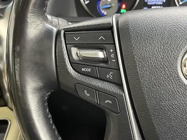 トヨタ アルファードハイブリット エグゼクティブ ラウンジ 千葉県 2016(平28)年 6.7万km ラグジュアリーホワイトパールクリスタルシャインガラスフレーク 禁煙車/４WD/トヨタセーフティセンス/・クリアランスソナー/・プリクラッシュセーフティブレーキ/・クルーズコントロール/JBLプレミアムサウンド/両側パワースライドドア/パワーバックドア/ツインサンルーフ/12.1型フリップダウンモニター/純正９型ディスプレイオーディオナビ/・CD/DVD/USB/AUX/HDMI/Bluetooth/フルセグTV/・バックカメラ/・ビルトインETC/革巻きステアリング/・ステアリングスイッチ/100V電源/レザーシート/・DNセカンドパワーシート/・D席メモリ付き/・DNシートヒーター/・オットマン/電子パーキング/・ブレーキホールド/社外フロアマット/純正１７インチAW/オートライト/・LEDヘッドライト/・LEDフォグランプ