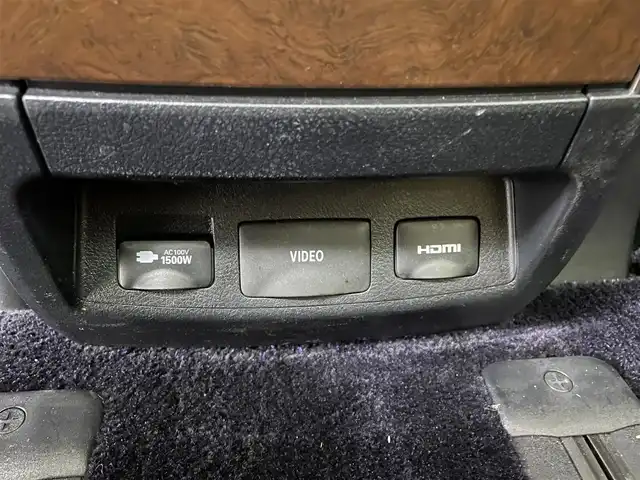 トヨタ アルファードハイブリット エグゼクティブ ラウンジ 千葉県 2016(平28)年 6.7万km ラグジュアリーホワイトパールクリスタルシャインガラスフレーク 禁煙車/４WD/トヨタセーフティセンス/・クリアランスソナー/・プリクラッシュセーフティブレーキ/・クルーズコントロール/JBLプレミアムサウンド/両側パワースライドドア/パワーバックドア/ツインサンルーフ/12.1型フリップダウンモニター/純正９型ディスプレイオーディオナビ/・CD/DVD/USB/AUX/HDMI/Bluetooth/フルセグTV/・バックカメラ/・ビルトインETC/革巻きステアリング/・ステアリングスイッチ/100V電源/レザーシート/・DNセカンドパワーシート/・D席メモリ付き/・DNシートヒーター/・オットマン/電子パーキング/・ブレーキホールド/社外フロアマット/純正１７インチAW/オートライト/・LEDヘッドライト/・LEDフォグランプ