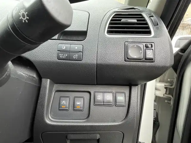日産 セレナ ハイウェイS S HV Aセーフ 福岡県 2014(平26)年 9.5万km ブリリアントホワイトパール (株)IDOMが運営する【じしゃロン八幡西店】の自社ローン専用車両になります。こちらは現金またはオートローンご利用時の価格です。自社ローンご希望の方は別途その旨お申付け下さい/純正メモリナビ /フルセグ/アラウンドビューモニター/衝突軽減システム/両側パワースライドドア/ETC/LEDヘッドライト