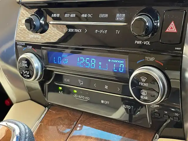 トヨタ アルファードハイブリット エグゼクティブ ラウンジ 岩手県 2015(平27)年 9万km ホワイトパールクリスタルシャイン ４WD/JBLプレミアムサウンドシステム/ツインムーンルーフ/パノラミックビューモニター/フリップダウンモニター/エグゼクティブラウンジシート/パワーバックドア/両側パワースライドドア/プリクラッシュセーフティ/レーダークルーズコントロール/クリアランスソナー/本革シート/パワーシート/シートヒーター（１、２列目）/シートベンチレーション（2列目）/ステアリングヒーター/AC100V1500Wアクセサリーコンセント/LEDヘッドランプ/純正17インチアルミホイール