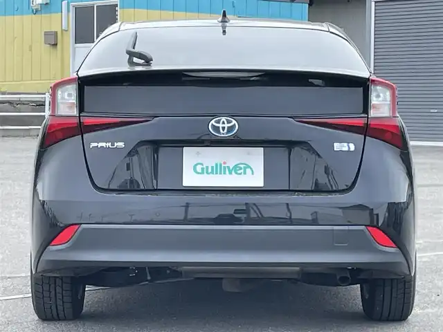 トヨタ プリウス S 道央・札幌 2022(令4)年 8.7万km アティチュードブラックマイカ ４WD/純正ディーラーOPナビ/AM/FM/USB/BT/トヨタセーフティセンス/プリクラッシュセーフティ/横滑り防止装置/レーダークルーズコントロール/レーンキープアシスト/クリアランスソナー/パーキングサポートブレーキ/ロードサインアシスト/バックカメラ/ビルトインETC/ドライブレコーダー/EVMODE/DRIVEMODE切替/革巻きステアリング/ステアリングリモコン/AC100V/プッシュスタート/スマートキー/LEDヘッドライト/オートライト/オートハイビーム/フォグランプ/電動格納ミラー/ウィンカーミラー/純正フロアマット/ドアバイザー
