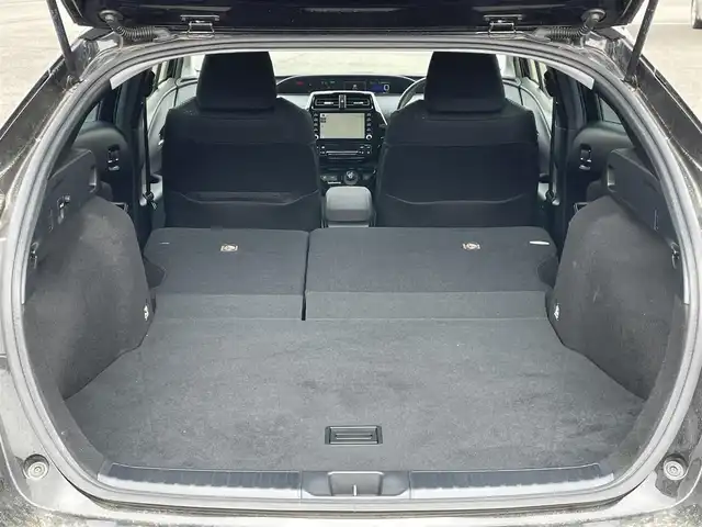 トヨタ プリウス S 道央・札幌 2022(令4)年 8.7万km アティチュードブラックマイカ ４WD/純正ディーラーOPナビ/AM/FM/USB/BT/トヨタセーフティセンス/プリクラッシュセーフティ/横滑り防止装置/レーダークルーズコントロール/レーンキープアシスト/クリアランスソナー/パーキングサポートブレーキ/ロードサインアシスト/バックカメラ/ビルトインETC/ドライブレコーダー/EVMODE/DRIVEMODE切替/革巻きステアリング/ステアリングリモコン/AC100V/プッシュスタート/スマートキー/LEDヘッドライト/オートライト/オートハイビーム/フォグランプ/電動格納ミラー/ウィンカーミラー/純正フロアマット/ドアバイザー