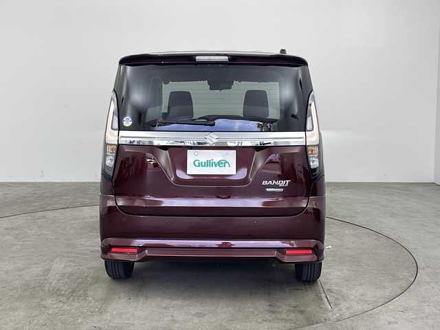スズキ ソリオ バンディット HV MV 兵庫県 2023(令5)年 1.9万km メロウディープレッドパール ・純正ナビ&Bluetoothオーディオ&CD/DVD&ipod/USB接続&TV/・全方位カメラ/・ビルドインETC/・シートヒーター/・純正フロアマット/・両側パワースライドドア/・純正15インチアルミホイール/・スズキセーフティサポート/・衝突被害軽減ブレーキ/・レーダークルーズコントロール/・レーンキープアシスト/・ハイビームアシスト/・クリアランスソナー/・盗難防止装置/・アイドリングストップ/・オートライト/・LEDヘッドライト/・LEDフォグランプ/・カーテンエアバック/・ヘッドアップディスプレイ/・スマートキー/・スペアキー/・AACエアコン/・ステアリングスイッチ/・革巻きステアリング/・電動格納ミラー/・サンシェード