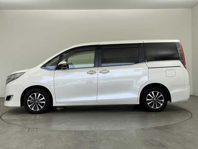トヨタ エスクァイア Gi 兵庫県 2017(平29)年 7.2万km ホワイトパールクリスタルシャイン ・社外9インチメモリナビ（MDV-M906HDL）/CD/DVD/フルセグ/USB/BT/・ETC/・社外10.1インチフリップダウンモニター/・バックカメラ/・前後ドライブレコーダー/・両側パワースライドドア/・合皮シート/・前席シートヒーター/・純正フロアマット/・純正15インチアルミホイール/・プリクラッシュセーフティ/・レーンディパチャーアラート/・オートマチックハイビーム