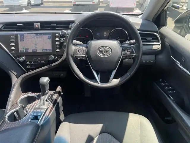 トヨタ カムリ G 埼玉県 2017(平29)年 8.4万km プラチナホワイトパールマイカ /純正メモリナビ//フルセグTV//バックカメラ//CD/DVD/Bluetooth//アダプティブクルーズコントロール//運転席パワーシート//ビルトインETC//スマートキー×2//LEDヘッドライト//LEDフォグランプ//PCS/LDA/BSM/RCTA//クリアランスソナー//W.サイド.カーテン.ニーエアバッグ//ABS//横滑り防止装置//オートライト//オートハイビーム//スモークフィルム//純正17インチAW//新車時保証書//取扱説明書//ナビ取説