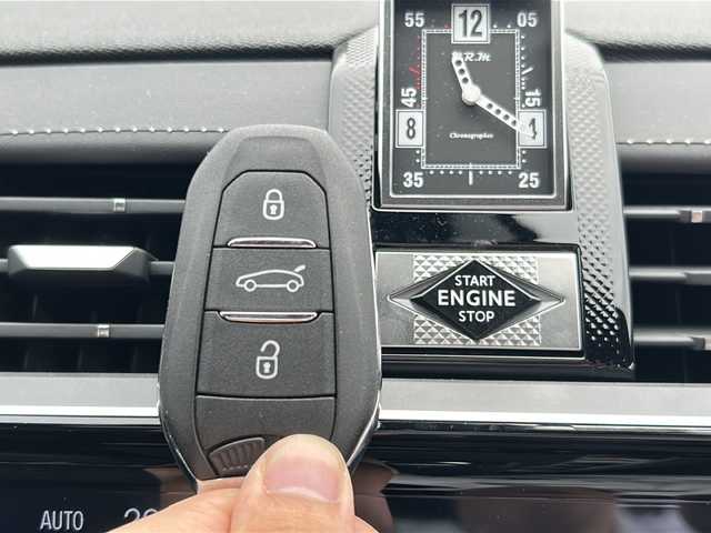 ＤＳオートモビル シトロエン ＤＳ７ オペラ E－テンス 4×4 岐阜県 2023(令5)年 0.6万km グレーＭ /カラーコード　ESC//ワンオーナー//純正ナビ//ディスプレイモニター/(AppleCarPlay/AndroidAuto)//全周囲カメラ//黒革シート//全席パワーシート//前席シートヒーター//アダプティブクルーズコントロール//アイドリングストップ//レーンキープアシスト//ブラインドスポットモニター//アクティブセーフティブレーキ//LEDヘッドライト//前後ドライブレコーダー//Focalサウンド//置くだけ充電