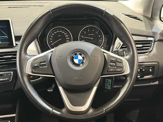 ＢＭＷ ２１８ｉ アクティブツアラー 新潟県 2017(平29)年 5.1万km アルピンホワイトⅢ 純正HDDナビ/・AM/FM/CD/DVD/Bluetooth/USB/リヤ・ビュー・カメラ/オートマチックテールゲートオペレーション/インテリジェントセーフティ/-衝突警告・ブレーキ機能/-歩行者警告・ブレーキ機能/-車線逸脱警告機能/パーク・ディスタンス・コントロール/アンビエントライト/LEDヘッドライト/フォグランプ/アイドリングストップ/スピードリミッター/純正16インチアルミホイール/ETC2.0