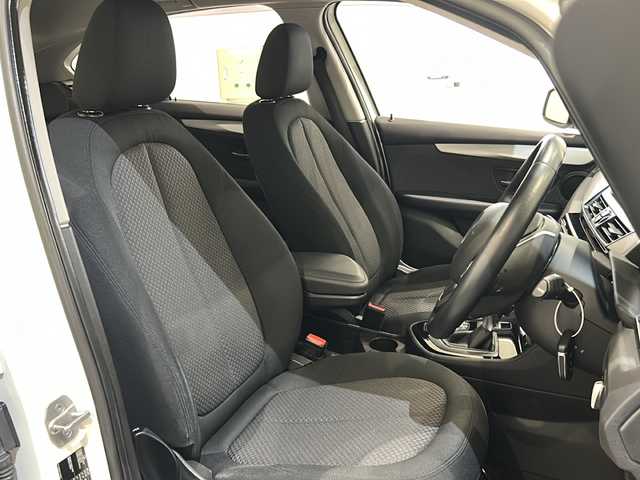 ＢＭＷ ２１８ｉ アクティブツアラー 新潟県 2017(平29)年 5.1万km アルピンホワイトⅢ 純正HDDナビ/・AM/FM/CD/DVD/Bluetooth/USB/リヤ・ビュー・カメラ/オートマチックテールゲートオペレーション/インテリジェントセーフティ/-衝突警告・ブレーキ機能/-歩行者警告・ブレーキ機能/-車線逸脱警告機能/パーク・ディスタンス・コントロール/アンビエントライト/LEDヘッドライト/フォグランプ/アイドリングストップ/スピードリミッター/純正16インチアルミホイール/ETC2.0