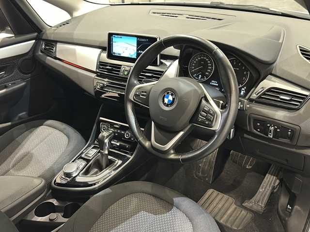 ＢＭＷ ２１８ｉ アクティブツアラー 新潟県 2017(平29)年 5.1万km アルピンホワイトⅢ 純正HDDナビ/・AM/FM/CD/DVD/Bluetooth/USB/リヤ・ビュー・カメラ/オートマチックテールゲートオペレーション/インテリジェントセーフティ/-衝突警告・ブレーキ機能/-歩行者警告・ブレーキ機能/-車線逸脱警告機能/パーク・ディスタンス・コントロール/アンビエントライト/LEDヘッドライト/フォグランプ/アイドリングストップ/スピードリミッター/純正16インチアルミホイール/ETC2.0