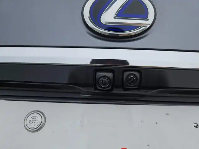 レクサス ＥＳ 300h バージョンL 宮崎県 2020(令2)年 9万km マーキュリーグレーマイカ ムーンルーフ/純正12.3型ナビ/　(BT/AppleCarPlay、AndroidAuto対応)/フルセグTV/バック/サイド/フロントカメラ/ドライブレコーダー/レーダークルーズコントロール/クリアランスソナー/セーフティシステムプラス/・プリクラッシュセーフティ/・レーントレーシングアシスト/・アダプティブハイビームシステム/・ロードサインアシスト/・先行車発進告知機能/ブラインドスポットモニター/パーキングサポートブレーキ/カラーヘッドアップディスプレイ/デジタルインナー/デジタルアウターミラー/3眼フルLEDヘッドランプ/本木製/革巻きコンビステアリング/ステアリングヒーター/パドルシフト/ハンドルカバー付/セミアニリン革シート/全席シートヒーター/前席ポジションメモリー/ベンチレーション/後席電動リクライニングシート/マークレビンソンプレミアムサラウンドシステム/純正18インチアルミホイール/スマートエントリー/スタートシステム/禁煙車